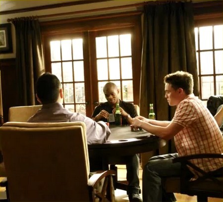 Andy (Jesse McCartney) et Calvin jouent au poker