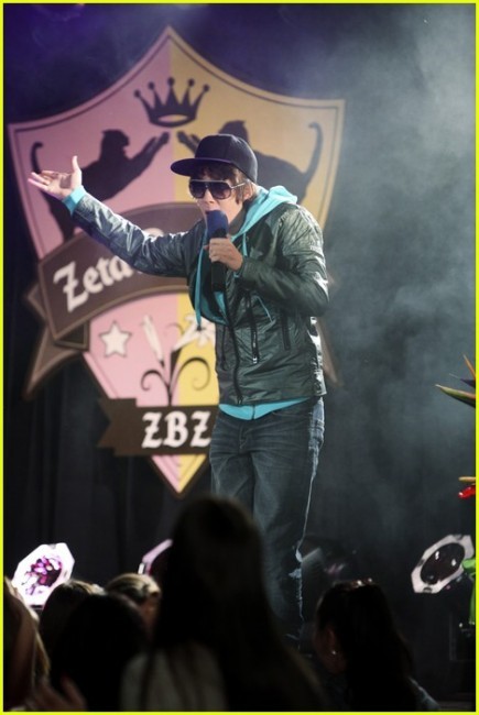 Peter se fait passer pour Justin Bieber pour le concert des ZBZ